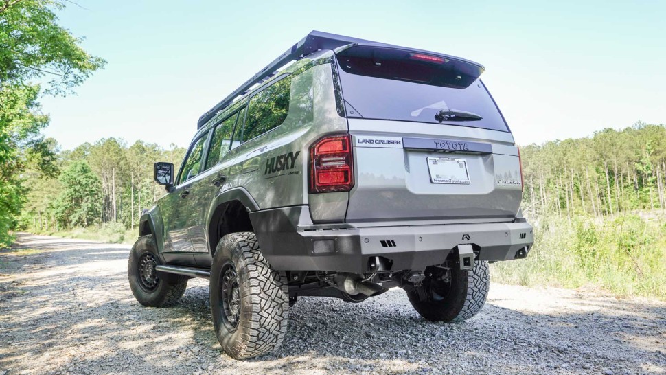 Задний бампер Toyota Land Cruiser 250 24-26 Premium Fab Fours TL24-Y6751-1