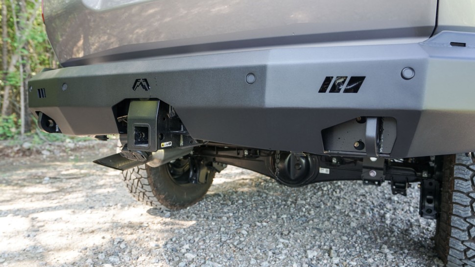 Задний бампер Toyota Land Cruiser 250 24-26 Premium Fab Fours TL24-Y6751-1