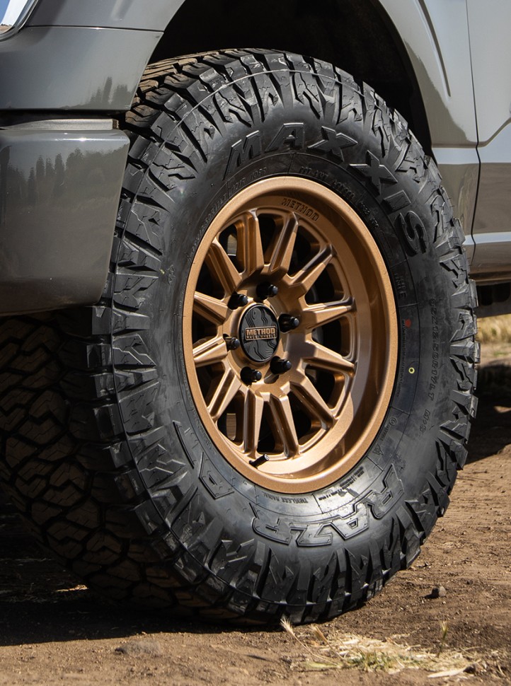Колесный диск Method Wheels 323 Gloss Method Bronze 17x9 ET -38 MR323790501538N
