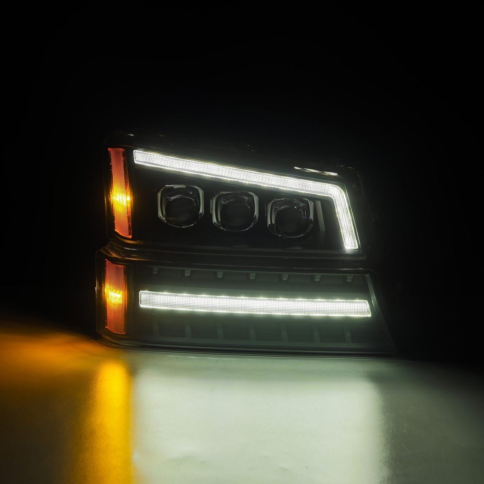 Комплект передних Led фар Chevrolet Silverado 1500/2500/3500 03-06 NOVA-Series AlphaRex 880256