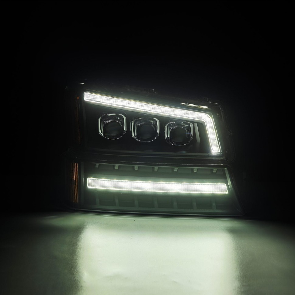 Комплект передних Led фар Chevrolet Silverado 1500/2500/3500 03-06 NOVA-Series AlphaRex 880256