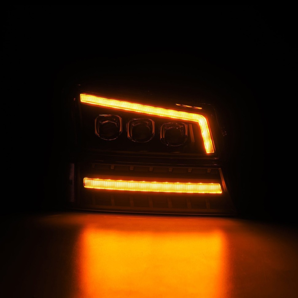 Комплект передних Led фар Chevrolet Silverado 1500/2500/3500 03-06 NOVA-Series AlphaRex 880256