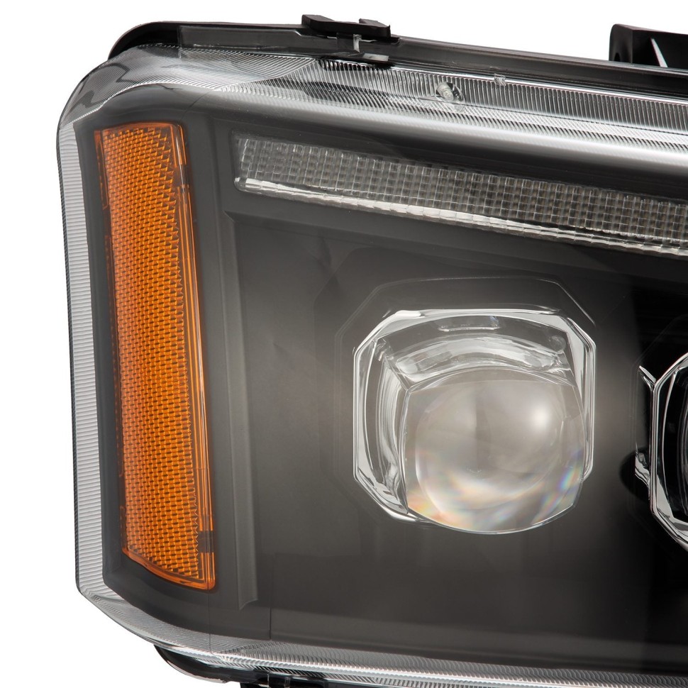 Комплект передних Led фар Chevrolet Silverado 1500/2500/3500 03-06 NOVA-Series AlphaRex 880256