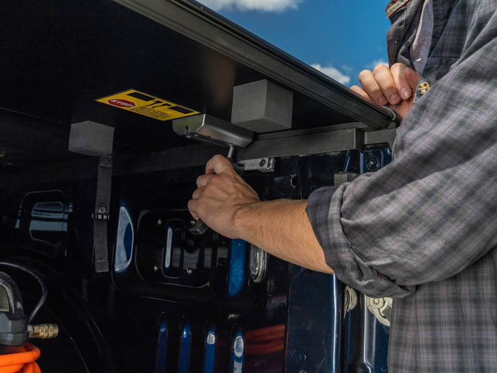 Кришка багажника складана Nissan Frontier 05-24 5' Triad UnderCover TR56011