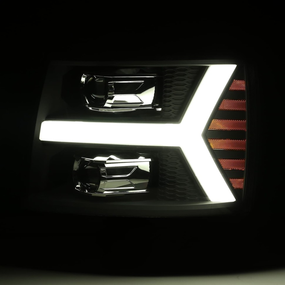 Комплект передних Led фар Chevrolet Silverado 1500/2500/3500 07-14 LUXX-Series AlphaRex 880223