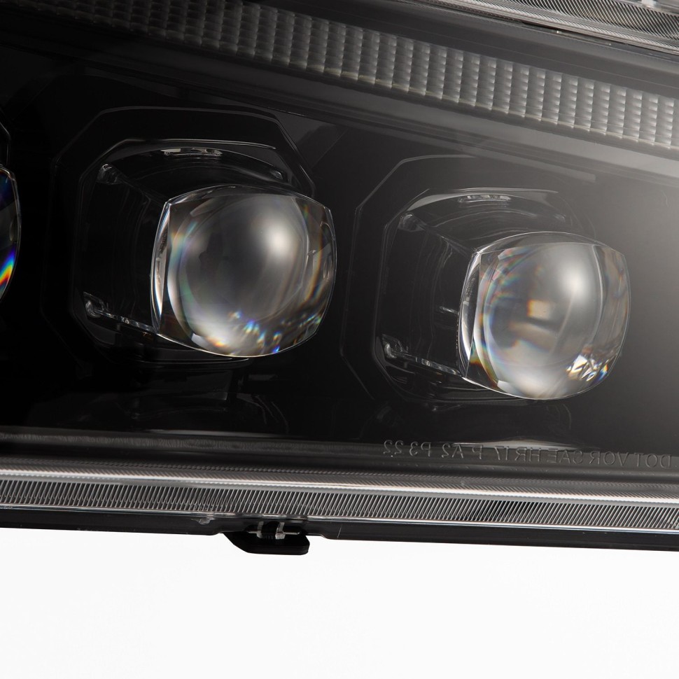 Комплект передних Led фар Chevrolet Silverado 1500/2500/3500 03-06 NOVA-Series AlphaRex 880254