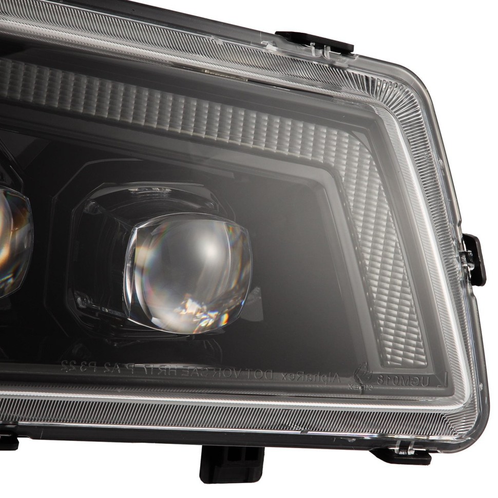 Комплект передних Led фар Chevrolet Silverado 1500/2500/3500 03-06 NOVA-Series AlphaRex 880254