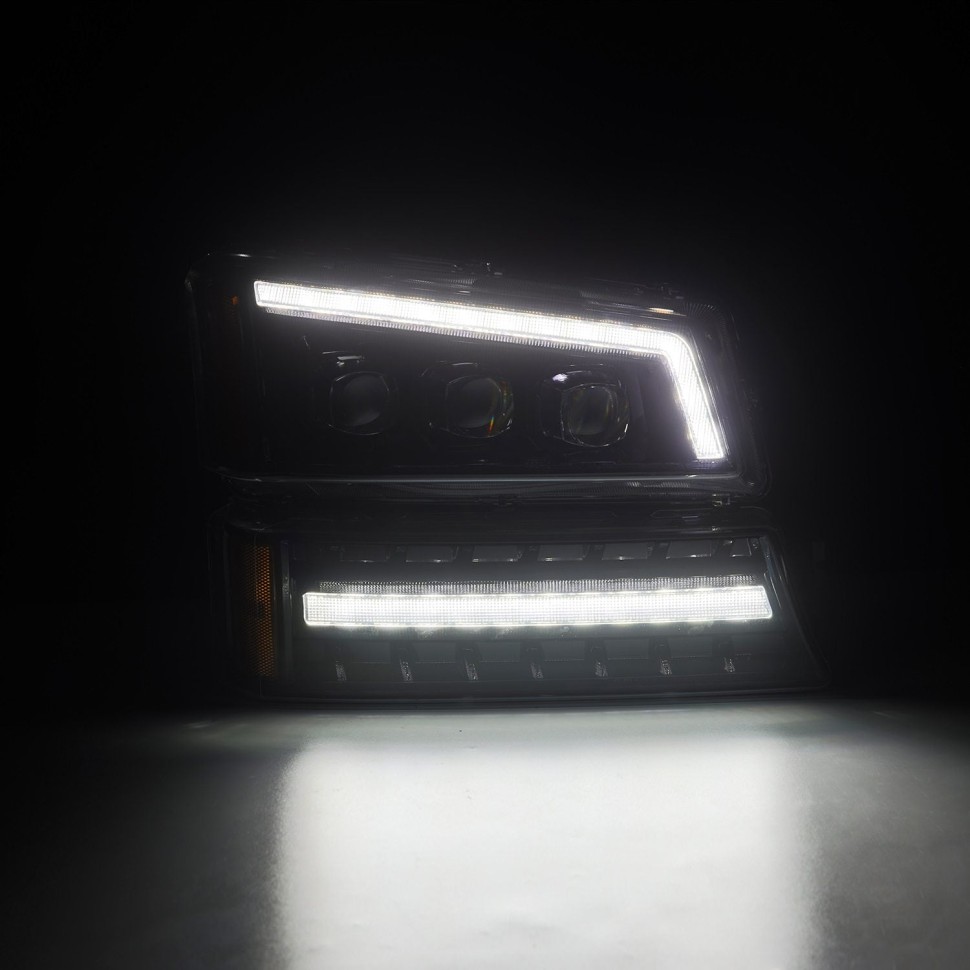 Комплект передних Led фар Chevrolet Silverado 1500/2500/3500 03-06 NOVA-Series AlphaRex 880254