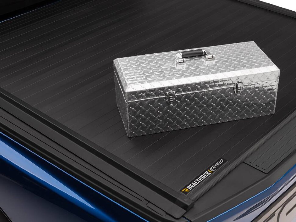 Retrax 30454 IX Manual Retractable Tonneau Cover Chevrolet Colorado/GMC Canyon 15-22 5'2"