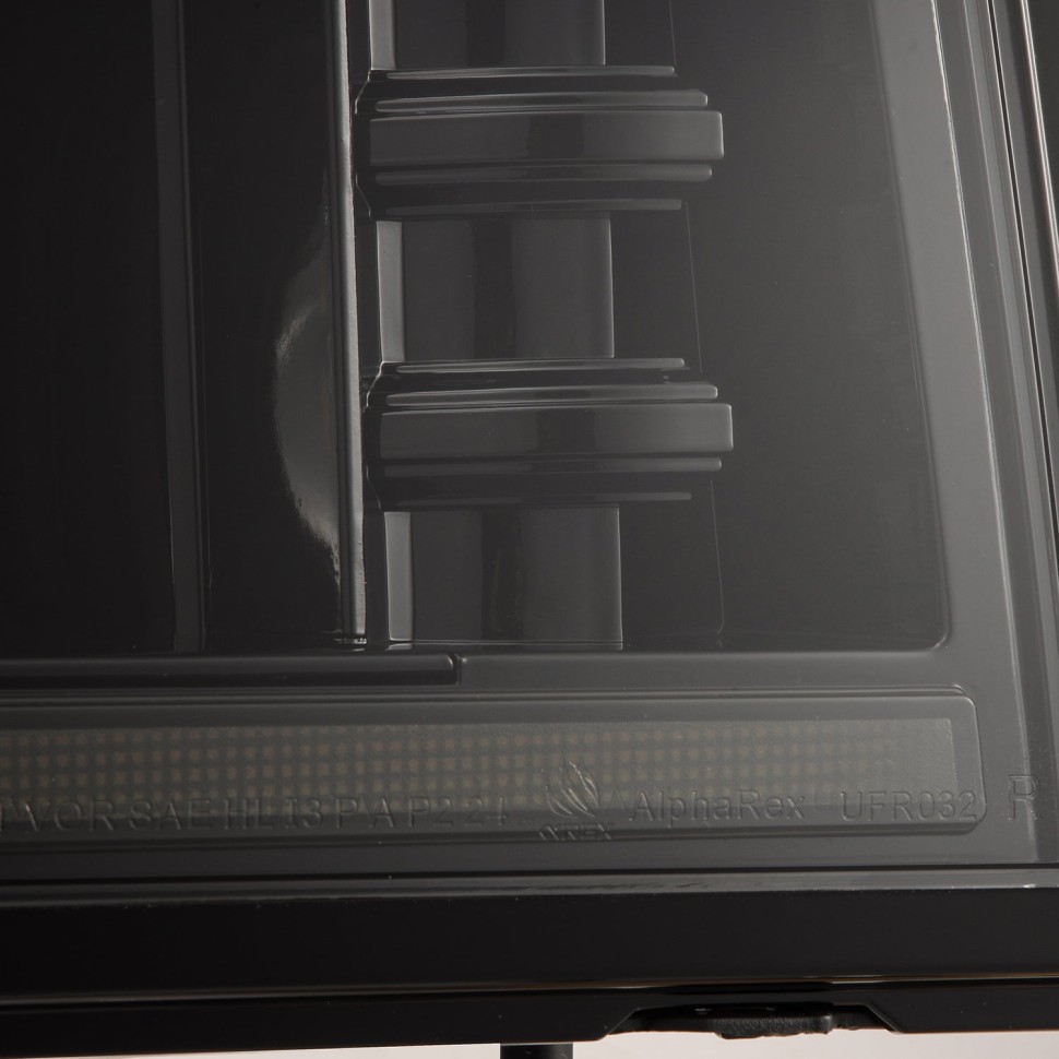 Комплект передних галогеновых фар Ford F-150/F-250/F-350/Bronco 92-96 PRO-Series AlphaRex 880265