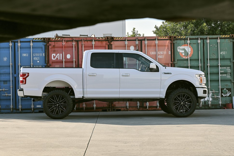 Колісний диск Moto Metal Kraken Gloss Black Milled 20x10 ET-18 MO99821080318N