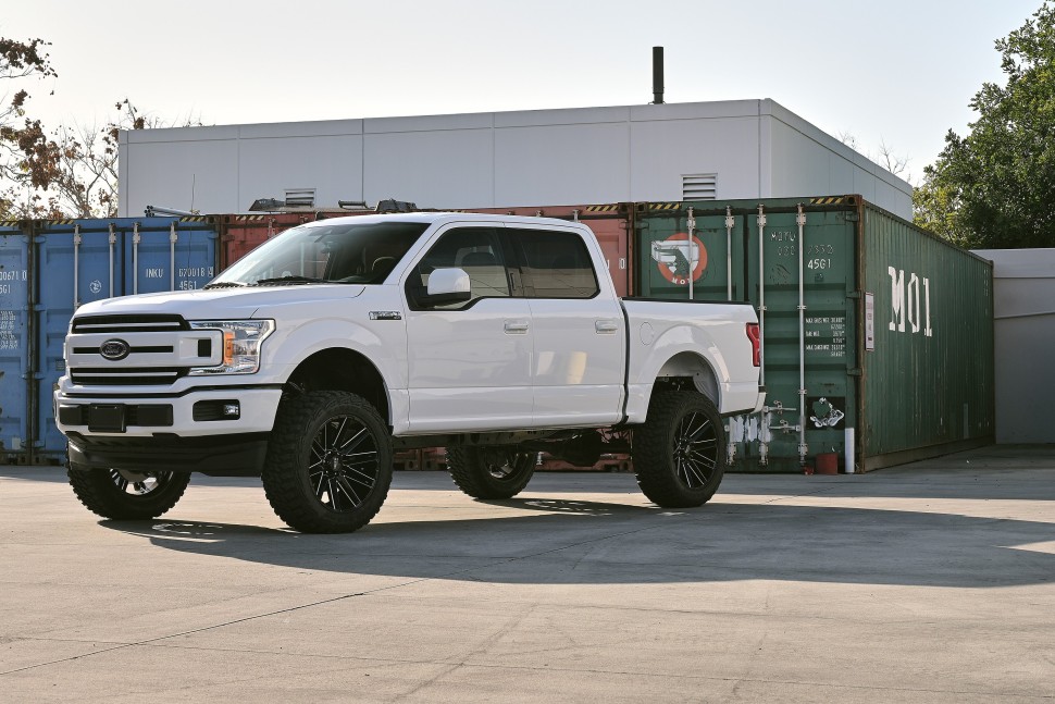 Колісний диск Moto Metal Kraken Gloss Black Milled 20x10 ET-18 MO99821080318N