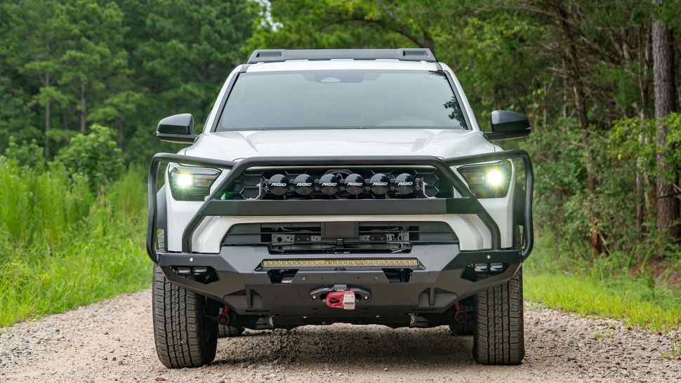 Передній бампер із захисною дугою Toyota 4Runner 25-26 Matrix Fab Fours T425-X6850-1