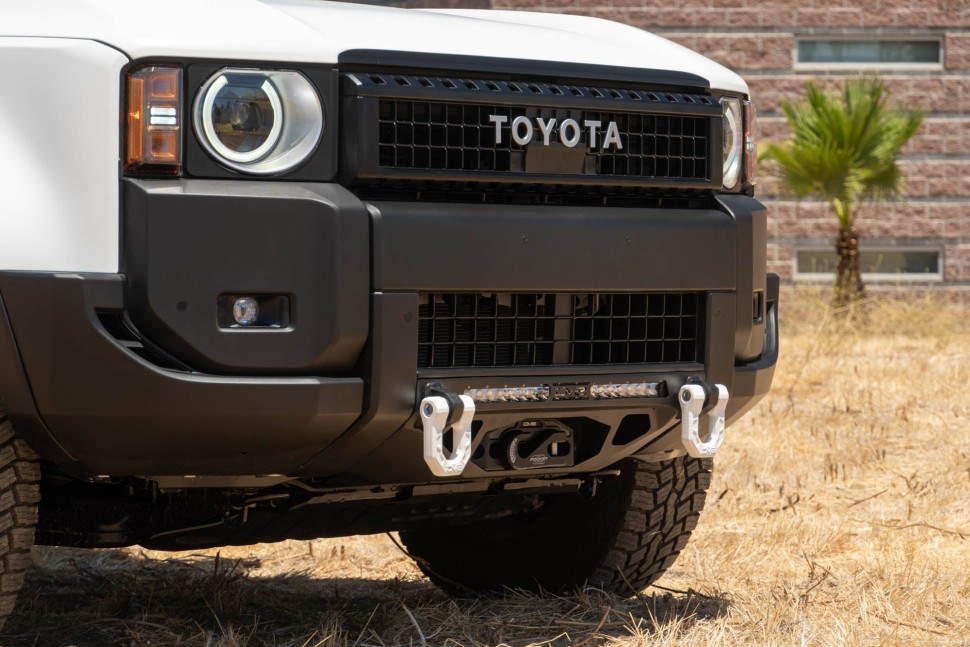 Передний бампер под лебёдку Toyota Land Cruiser 250 24-25 Centric DV8 Offroad FBTL4-01