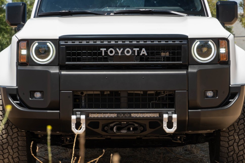Передний бампер под лебёдку Toyota Land Cruiser 250 24-25 Centric DV8 Offroad FBTL4-01
