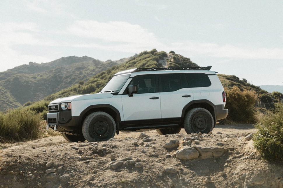 Передний бампер под лебёдку Toyota Land Cruiser 250 24-25 Centric DV8 Offroad FBTL4-01