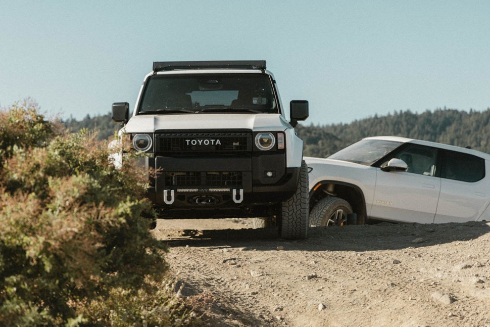 Передний бампер под лебёдку Toyota Land Cruiser 250 24-25 Centric DV8 Offroad FBTL4-01