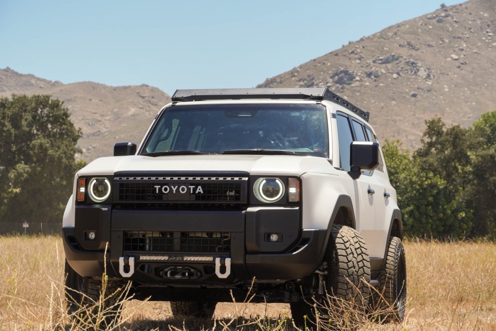 Передний бампер под лебёдку Toyota Land Cruiser 250 24-25 Centric DV8 Offroad FBTL4-01