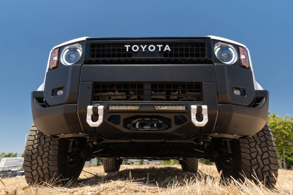 Передний бампер под лебёдку Toyota Land Cruiser 250 24-25 Centric DV8 Offroad FBTL4-01