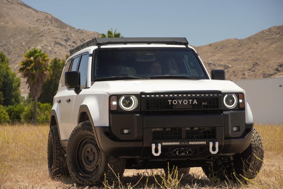 Передний бампер под лебёдку Toyota Land Cruiser 250 24-25 Centric DV8 Offroad FBTL4-01