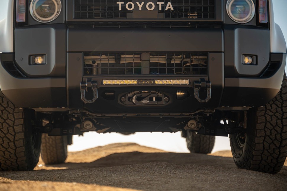 Передний бампер под лебёдку Toyota Land Cruiser 250 24-25 Centric DV8 Offroad FBTL4-01