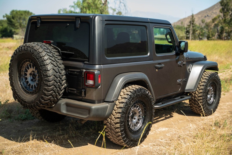 Боковые подножки Jeep Wrangler JL 18-25 2 Door OE Plus DV8 Offroad SRJL-10