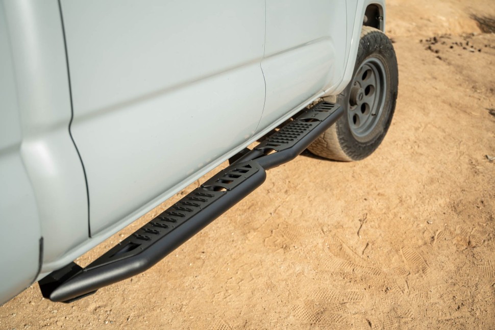 Боковые подножки Toyota Tacoma 16-23 Double Cab OE Plus DV8 Offroad SRTT1-02