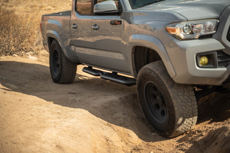 Боковые подножки Toyota Tacoma 16-23 Double Cab OE Plus DV8 Offroad SRTT1-02