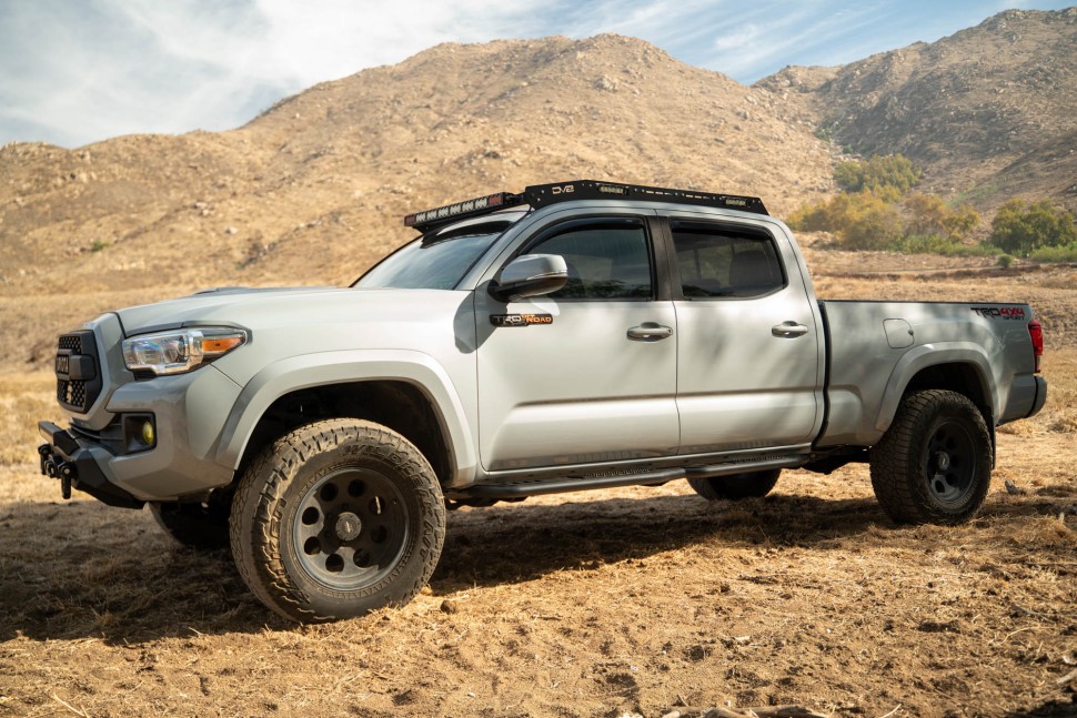 Боковые подножки Toyota Tacoma 16-23 Double Cab OE Plus DV8 Offroad SRTT1-02