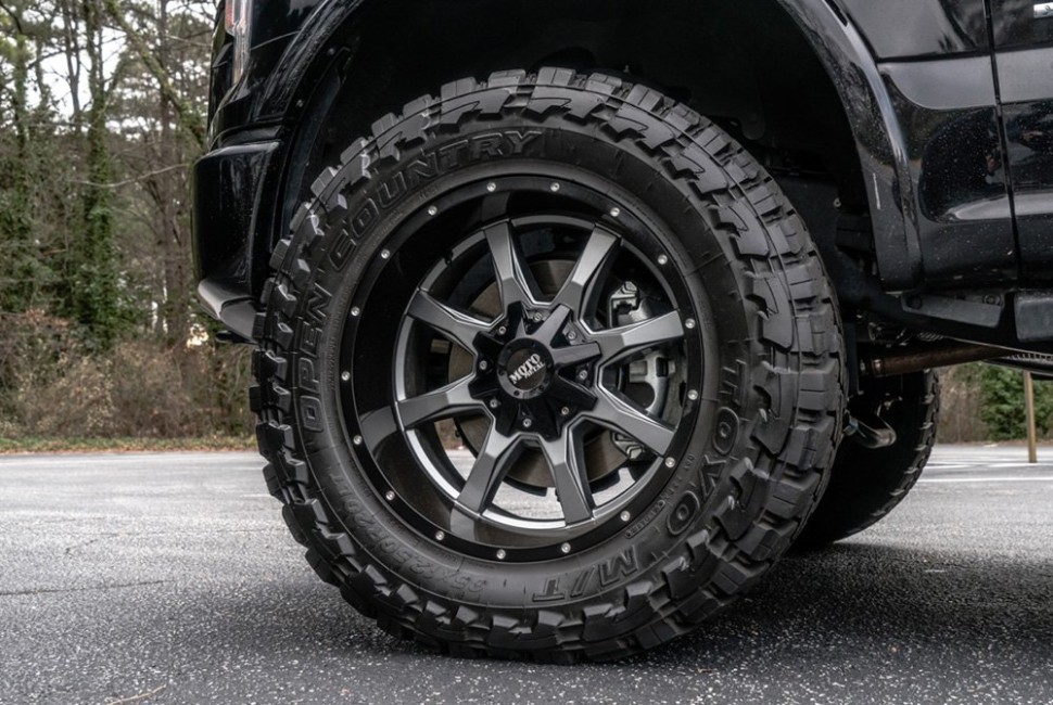 Moto Metal MO97089078418 MO970 Wheel Gloss Gray Center W/Gloss Black Lip 18x9 +18