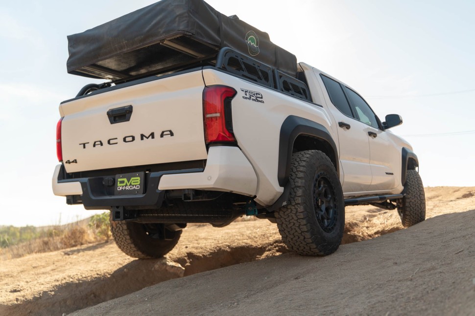 Боковые подножки Toyota Tacoma 24-25 Double Cab OE Plus DV8 Offroad SRTT1-03