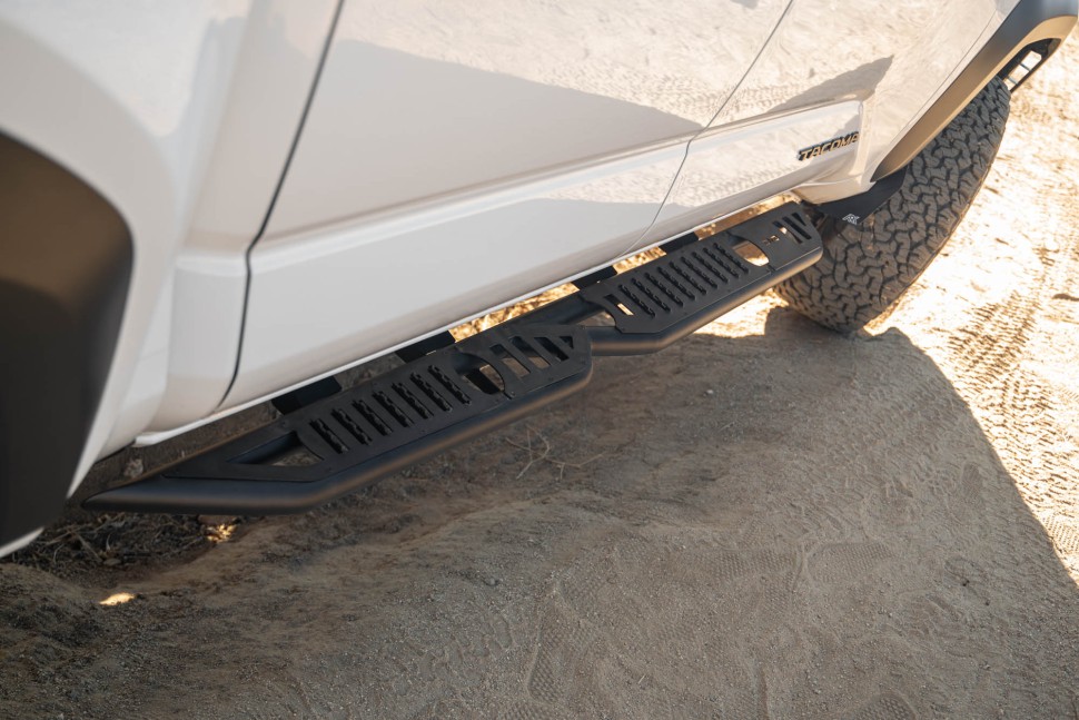 Боковые подножки Toyota Tacoma 24-25 Double Cab OE Plus DV8 Offroad SRTT1-03
