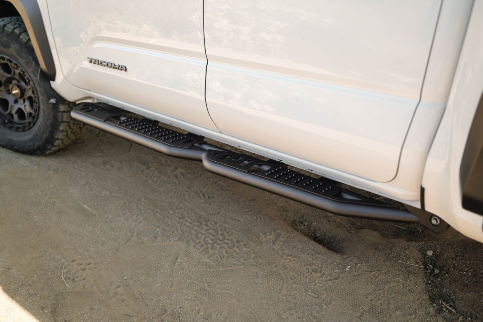 Боковые подножки Toyota Tacoma 24-25 Double Cab OE Plus DV8 Offroad SRTT1-03