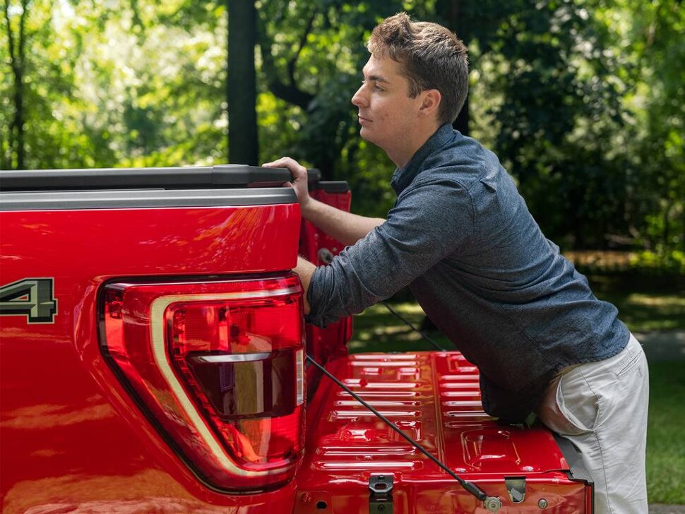 Extang 88470 Solid Fold ALX Hard Folding Tonneau Cover Toyota Tundra 14-21 8'