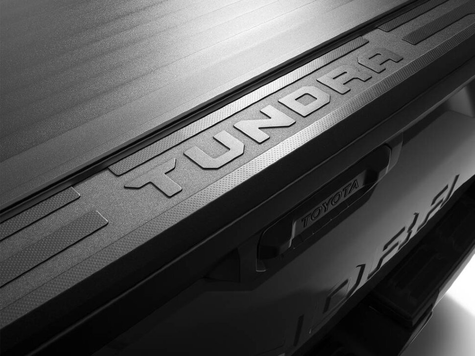 Ролети з електроприводом та T-Slot Рейками Toyota Tundra 22-25 5'7" E-Series XT Roll-N-Lock 575E-XT