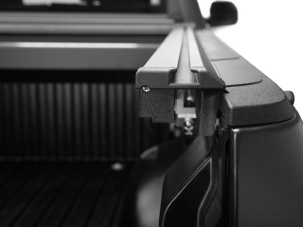 Ролети з електроприводом та T-Slot Рейками Toyota Tundra 22-25 5'7" E-Series XT Roll-N-Lock 575E-XT