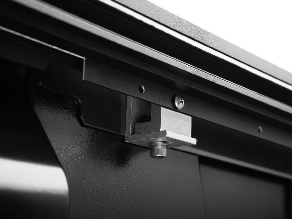 Ролети з електроприводом та T-Slot Рейками Toyota Tundra 22-25 5'7" E-Series XT Roll-N-Lock 575E-XT