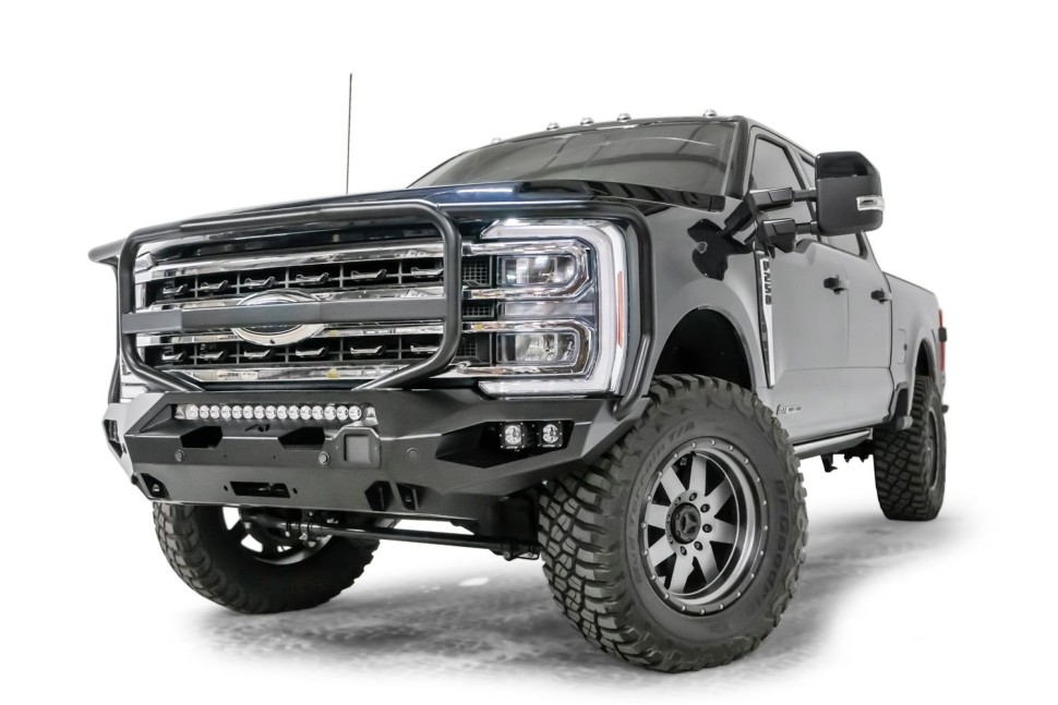 Передний бампер с защитной дугой Ford F-250/F-350 23-26 Matrix Fab Fours FS23-X5950-1