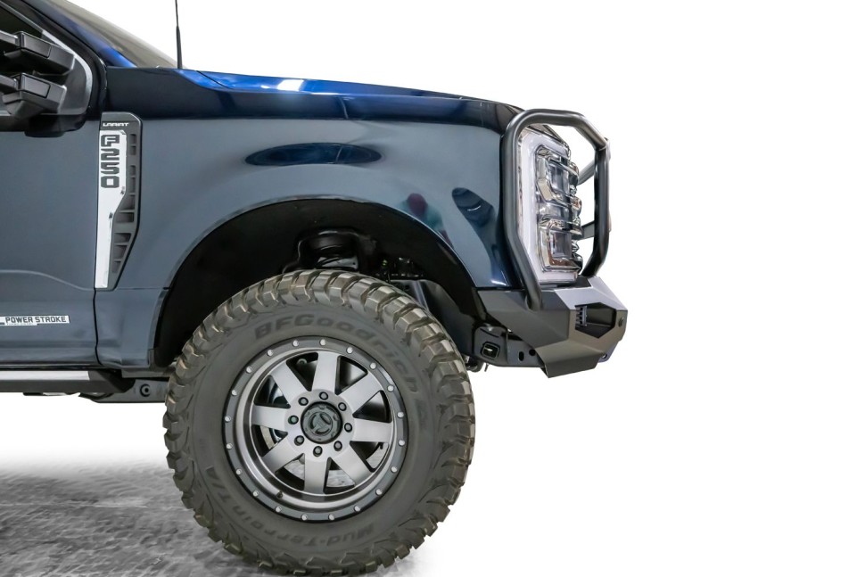 Передний бампер с защитной дугой Ford F-250/F-350 23-26 Matrix Fab Fours FS23-X5950-1