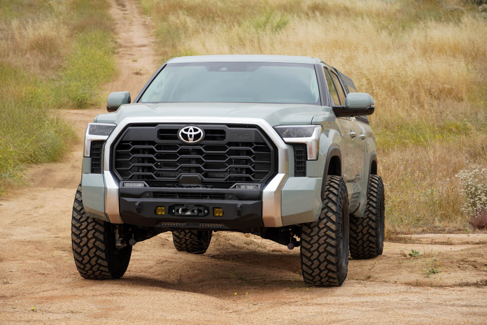 Передній бампер під лебідку Toyota Tundra 22-25 Centric DV8 Offroad FBTT2-05