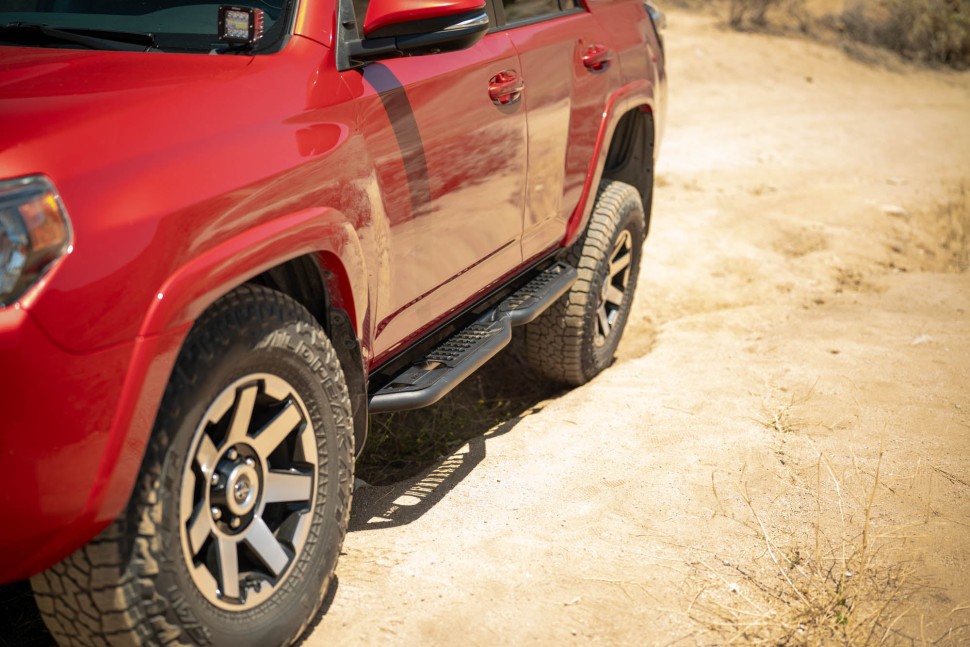 Боковые подножки Toyota 4Runner 10-24 OE Plus DV8 Offroad SRTF3-01