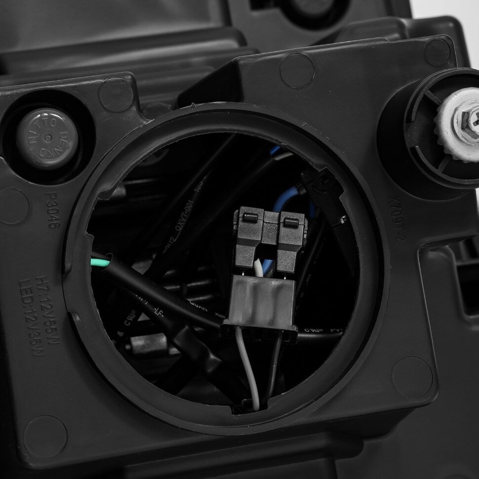 Комплект передних Led фар GMC Sierra 1500/2500/Sierra 3500 14-18 LUXX-Series AlphaRex 880614