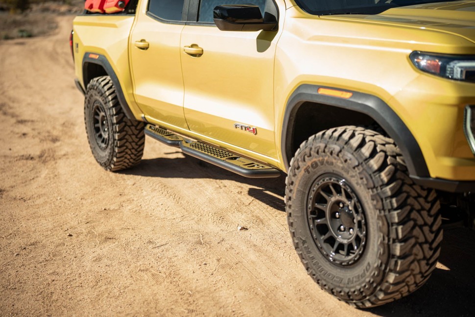 Боковые подножки Chevrolet Colorado/GMC Canyon 23-25 Crew Cab OE Plus DV8 Offroad SRCS3-01