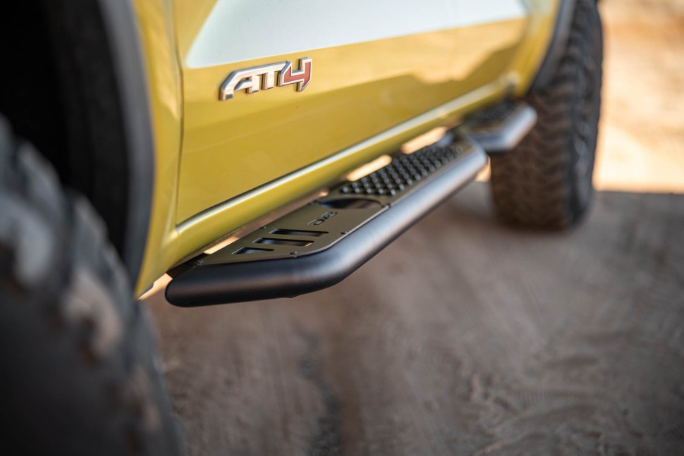 Боковые подножки Chevrolet Colorado/GMC Canyon 23-25 Crew Cab OE Plus DV8 Offroad SRCS3-01