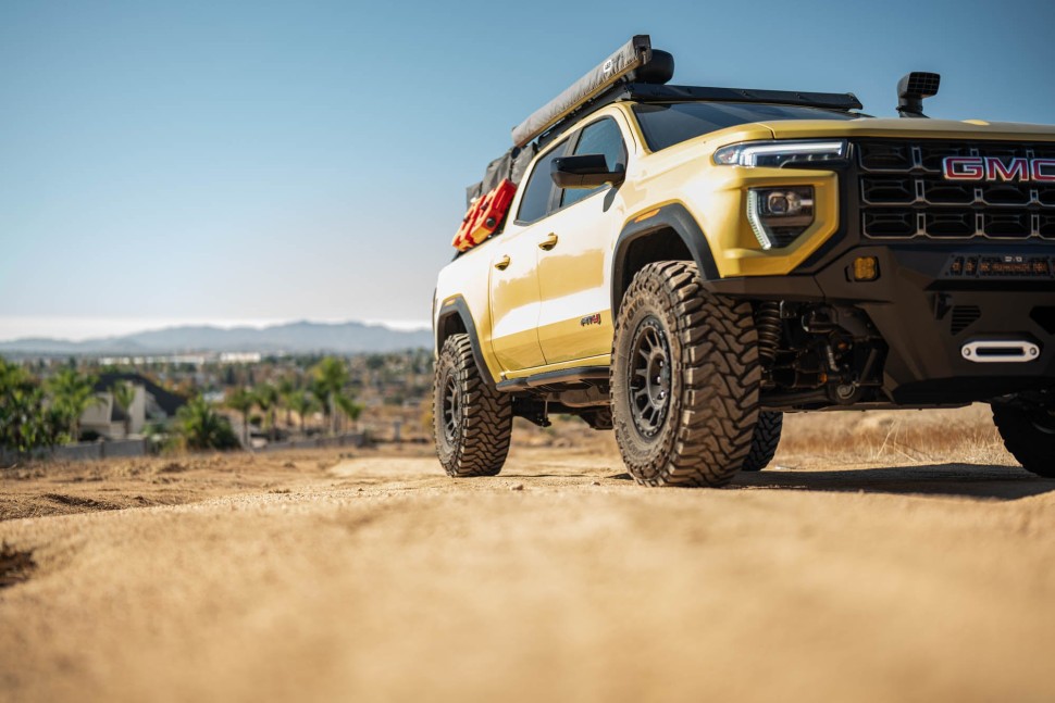 Боковые подножки Chevrolet Colorado/GMC Canyon 23-25 Crew Cab OE Plus DV8 Offroad SRCS3-01