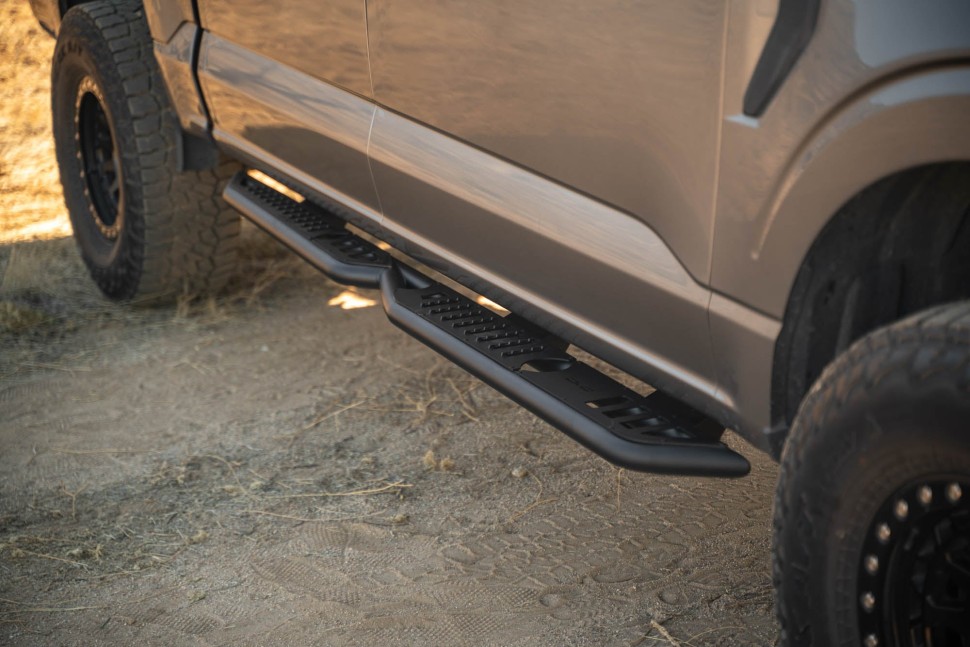 Боковые подножки Ford F-150 15-25 SuperCrew OE Plus DV8 Offroad SRFF1-01