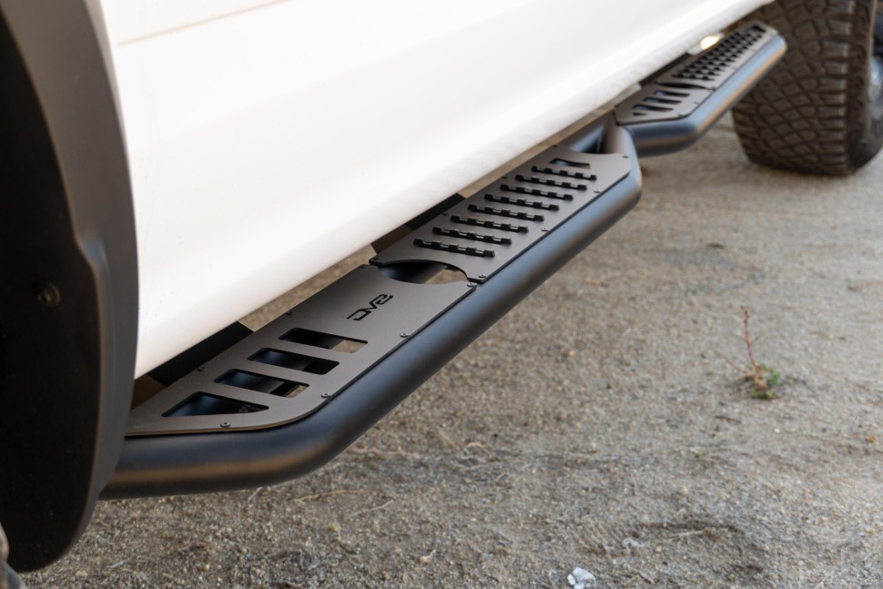 Боковые подножки Ford F-150 15-25 SuperCrew OE Plus DV8 Offroad SRFF1-01