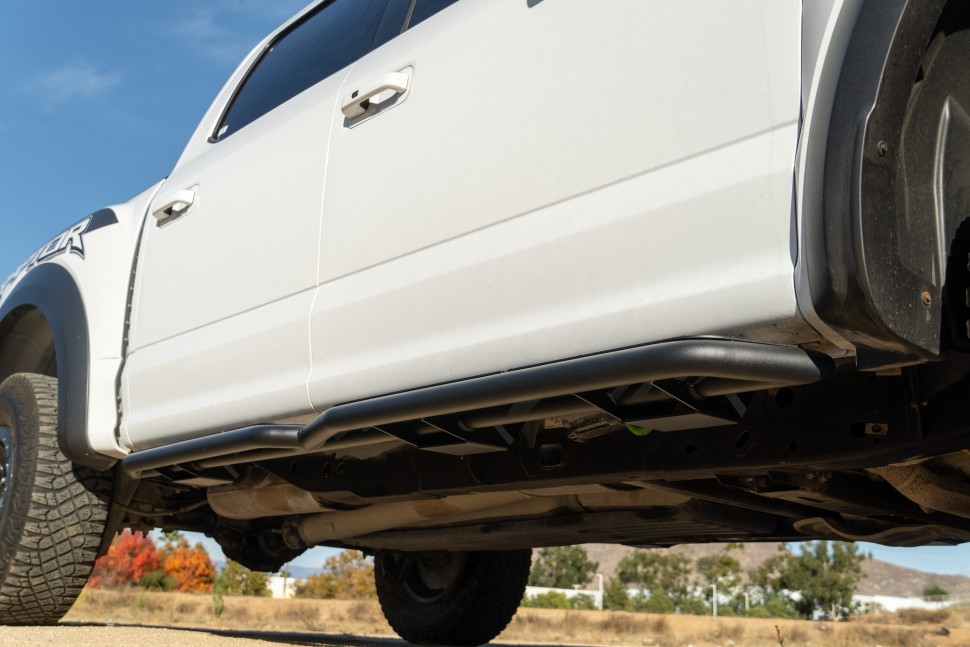 Боковые подножки Ford F-150 15-25 SuperCrew OE Plus DV8 Offroad SRFF1-01