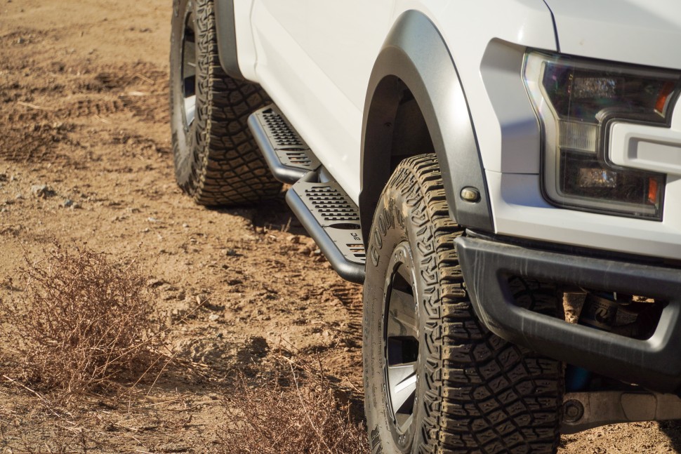 Боковые подножки Ford F-150 15-25 SuperCrew OE Plus DV8 Offroad SRFF1-01