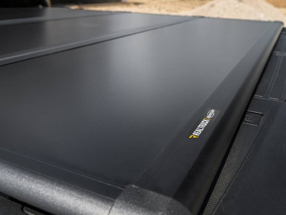 UnderCover TR36010 Triad Hard Folding Tonneau Cover Jeep Gladiator JT 20-25 5'